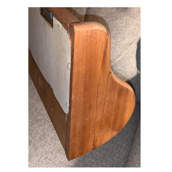 VTG Wooden Heart Cutout Wall Shelf w/ 4 Pegs & Punched Copper Pineapple Design - Picture 6 of 7